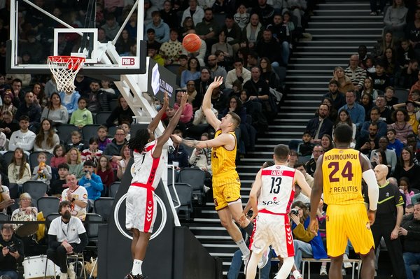 Mastering the waves: how uk surf coaches harness ocean science for expert wave selection